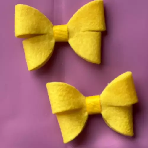 Moño mariposa amarilla con pinza para niña elegante