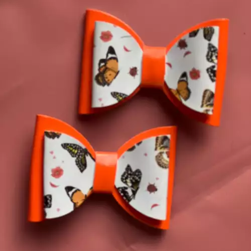 Moño para cabello en cuerina naranja mate con pinza