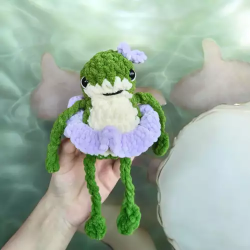 Nani la rana tejida a crochet hecha a mano