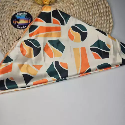 PAÑOLETA ESTAMPADA CON NARANJA Y VERDE