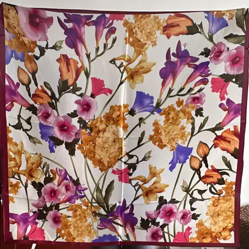 PAÑUELO DE SEDA FLOWER A T H E N E A By Sandra Parada
