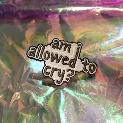 Pin metálico "I´m allowed to cry?" Taylor swift