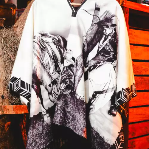 PONCHO CON CAPOTA