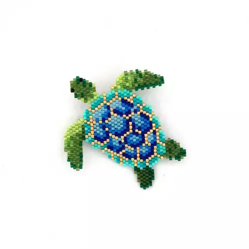 Prendedor tortuga en miyuki tejido a mano