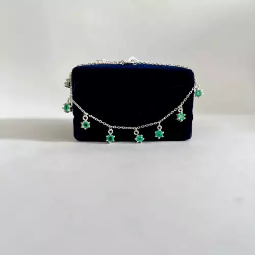 Pulsera con 8 esmeraldas redondas en plata ley 925