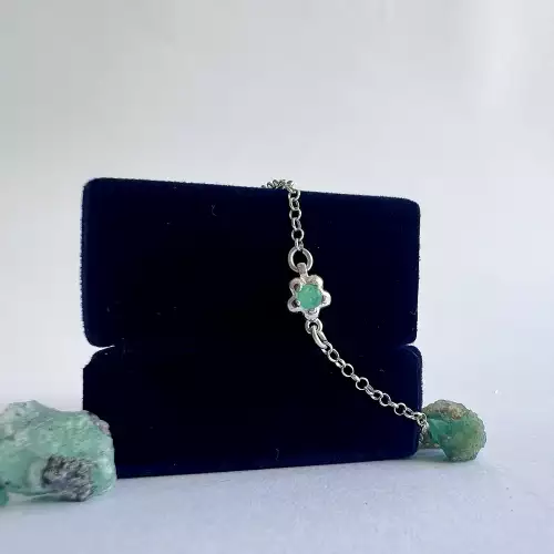 Pulsera con esmeralda redonda en plata ley 925