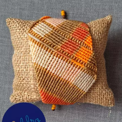 Pulsera de macramé geométrica/Pieza única/Arte de macramé "Alma de Arcilla"