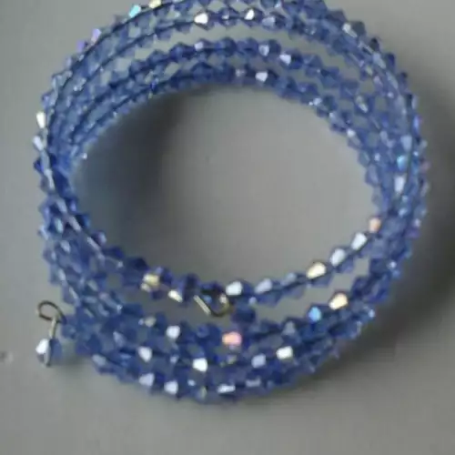 Pulsera en murano azul con alambre memoria