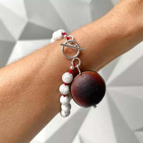 Pulsera howlita ojo de ciervo calma protección