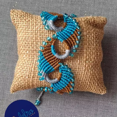 Pulsera macramé Espiral Azul tonos azul café hecho a mano