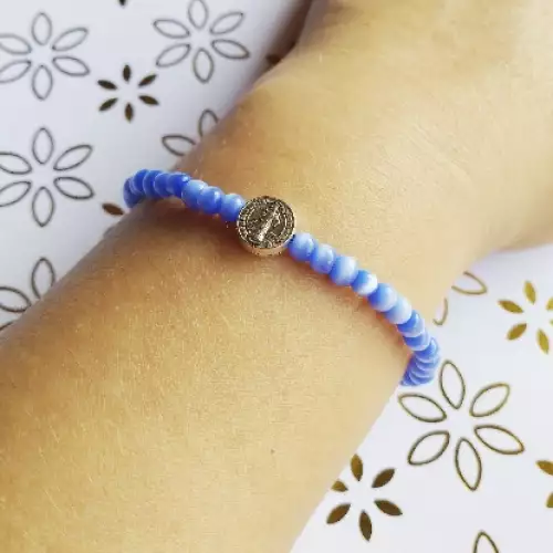 Pulsera ojo de gato azul con dije San Benito