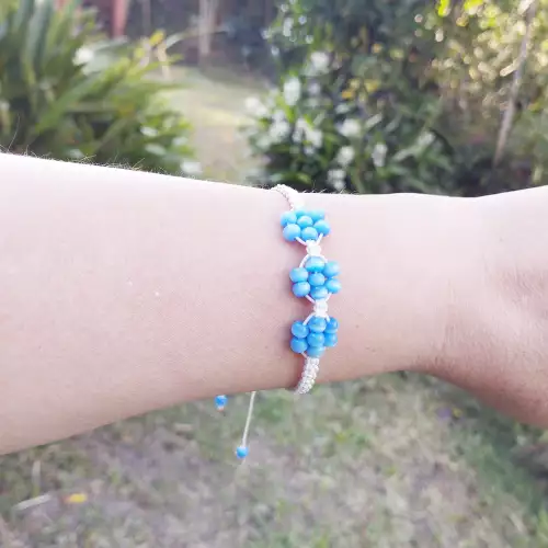 Pulsera ojo de gato azul tejido macramé delicada