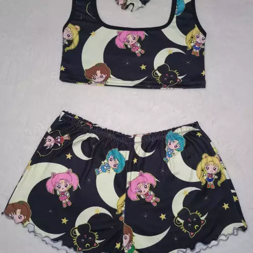 Pijama femenina Sailor moon en top, short y sujetador de cabello.