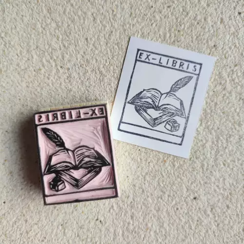Sello ex libris con diseño de libros para personalizar biblioteca