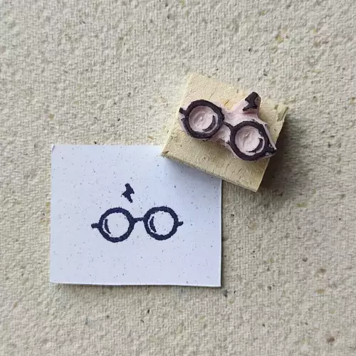 Sello mini Harry Potter hecho a mano goma 2x2 cm