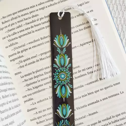 Separador de libro artesanal con mandala pequeño pintado