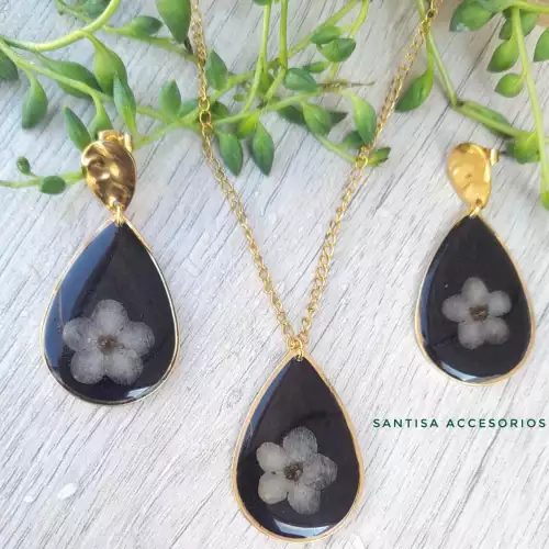 Set  con flores naturales conservadas  gota grande