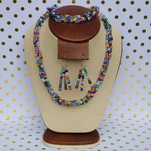 Set collar, aretes y pulsera en chaquirón multicolor