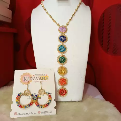 Set collar y aretes 7 chakras tejido a mano hipoalergénico