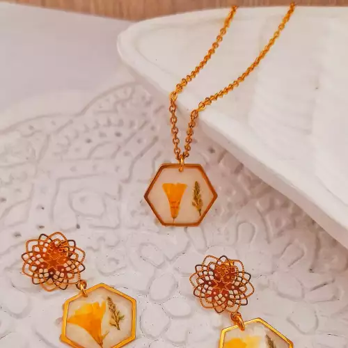 Set con flores naturales conservadas hexagonal