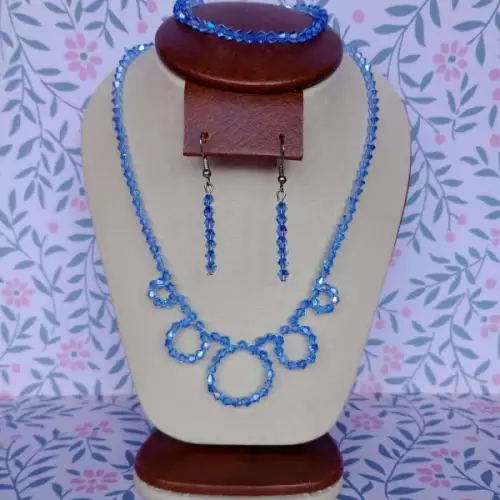Set de collar, aretes y pulsera en murano azul
