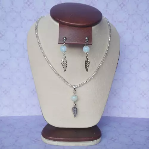 SET DE COLLAR Y ARETES DIJE HOJA