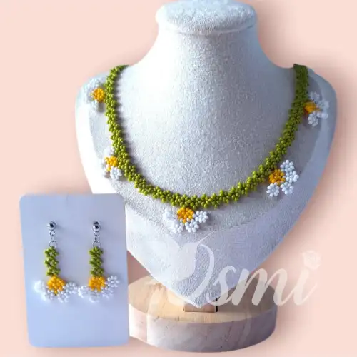 Set de Collar y Aretes en Mostacilla Checa