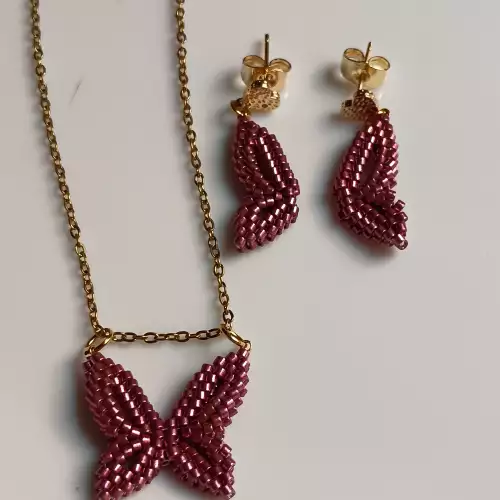 Set de Collar y Aretes Mariposa en Miyuki Delica Rosa Metálico