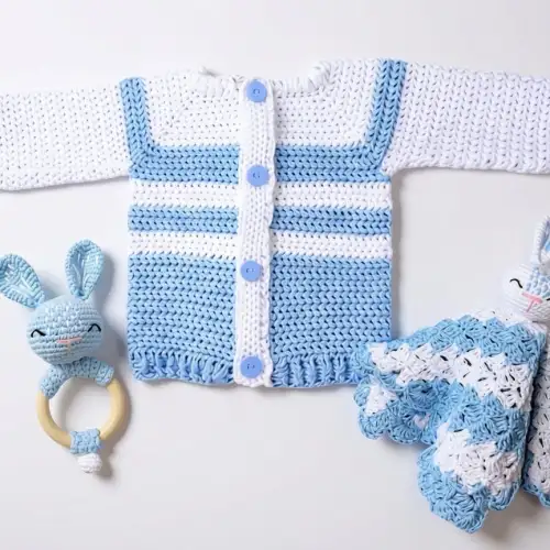 Set de regalo para recién nacido tejido a mano | Sonajero, manta de apego y saquito