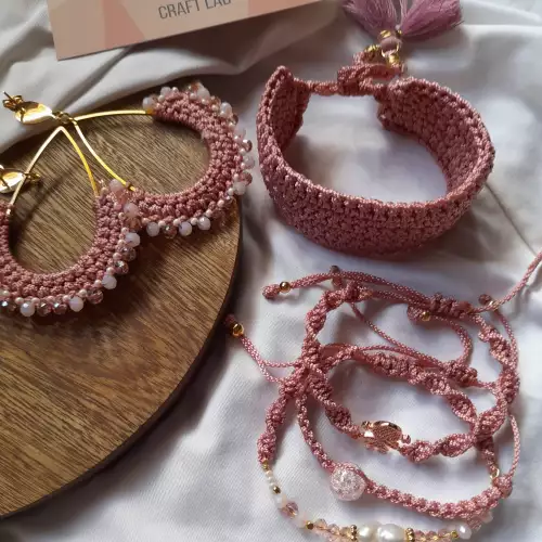 Set Pulseras y Aretes en Crochet y Macramé –EXCLUSIVO