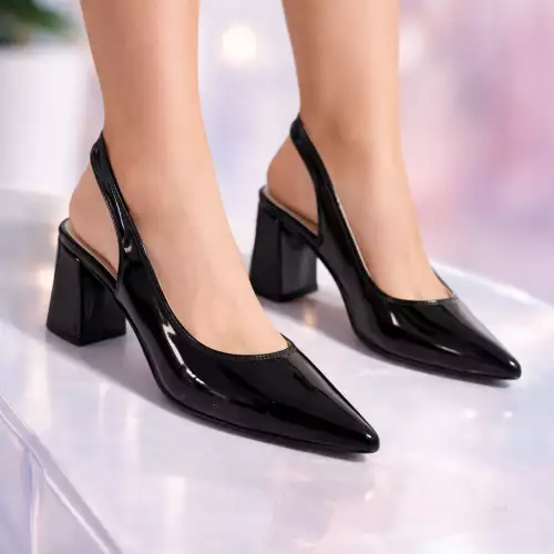 Slingback charol negro punta fina tacón estructurado