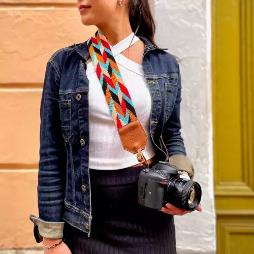Strap cámara. Tejido tipo chevron. Rojo, Beige, Negro, Aguamarina