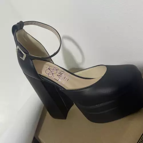 Tacón plataforma napa negra con pulsera tobillo