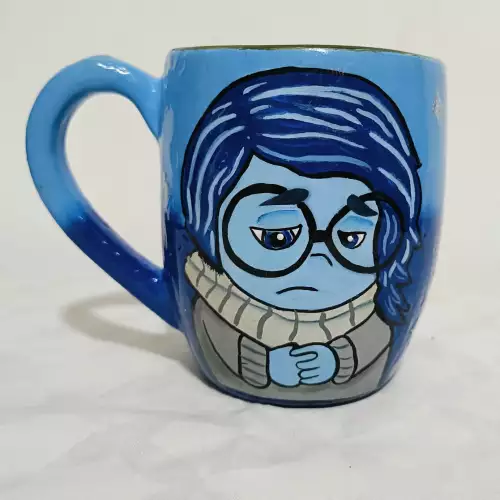 Taza en ceramica funcional pintada a mano - motivo tristeza (intensamente).