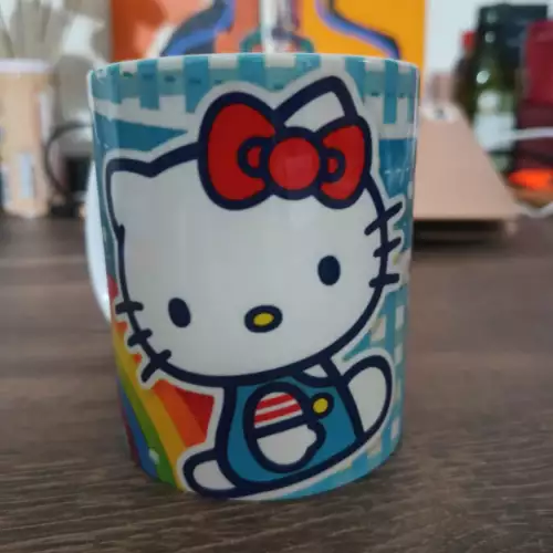Taza Hello Kitty Rainbow cerámica con diseño arcoíris