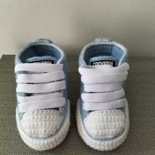 Tenis tejidos para bebé hechos a mano estilo clásico