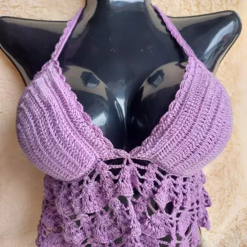 Top de crochet artesanal con diseño abanicos