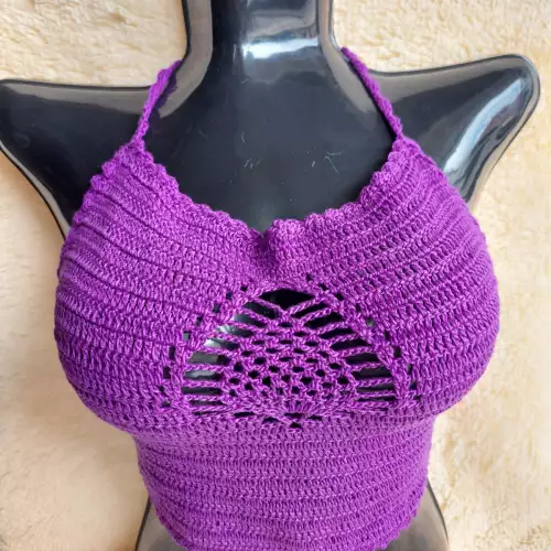 Top de crochet artesanal con diseño de piñas