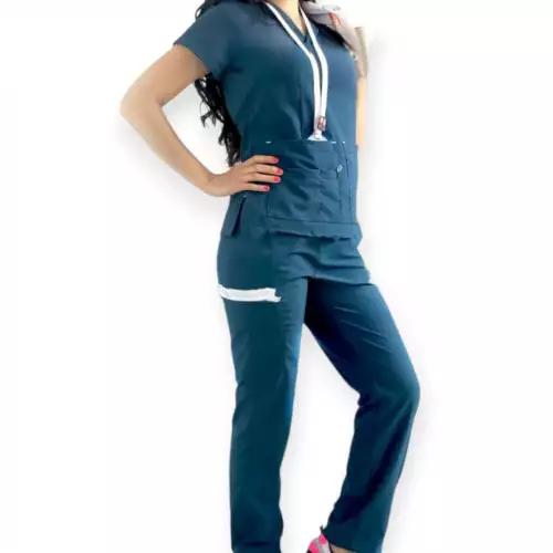 Uniforme mujer minimalista diseño limpio y funcional