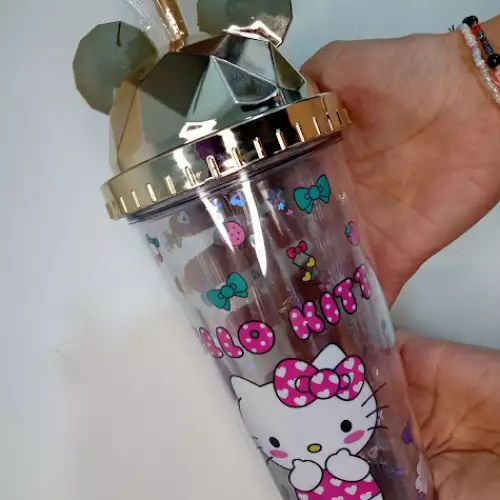 Vaso Hello Kitty con Tapa Diamantada y Orejitas  Hidratarse nunca fue tan tierno