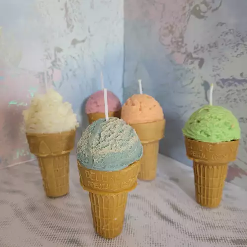 Vela cono de helado artesanal con aroma importado