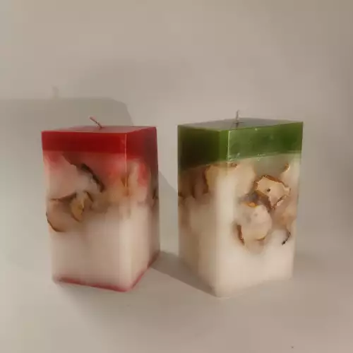 velas con manzanas.  velas elaboradas con manzanas naturales en las paredes, y aroma de manzana