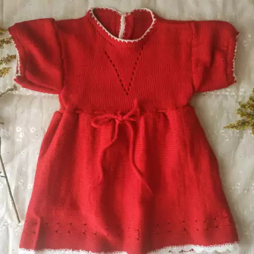 Vestido bebé rojo con bordado crochet 9 a 12 meses