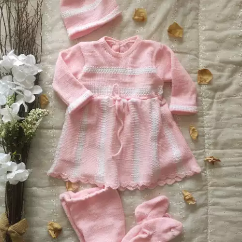 Vestido bebé rosa vintage con bordado crochet