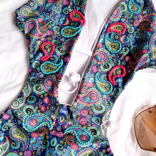 Vestido de baño estampado y bordado con piedras - Diseño 3
