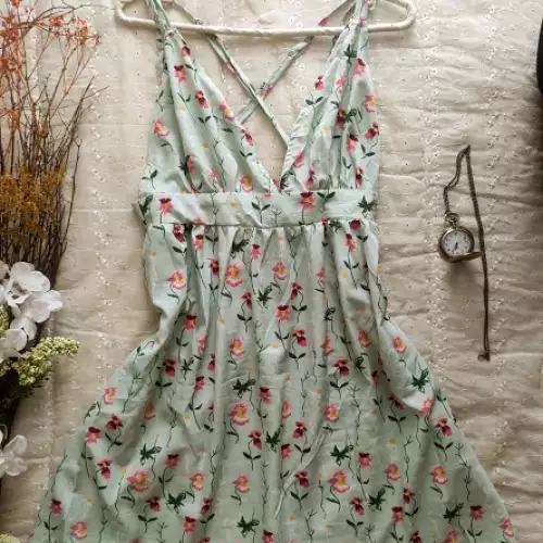 Vestido verde menta con flores manga siza talla S