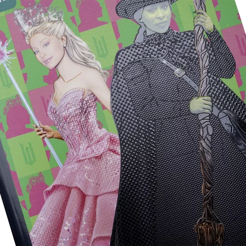 Cuaderno Cosido 50 Hojas Linea Corriente Wicked - Elphaba Y Glinda Fondo Cuadros