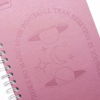 Cuaderno Argollado Tapa Dura  Mediano  7 Materias Cuadriculado Norma Cuero   Sideral Rosa Planetas