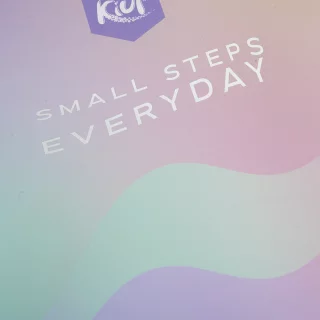 Cuaderno argollado tapa dura grande 80 hojas línea corriente Kiut small steps