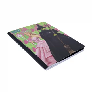 Cuaderno Cosido 100 Hojas Linea Corriente Wicked - Elphaba Y Glinda Fondo Cuadros